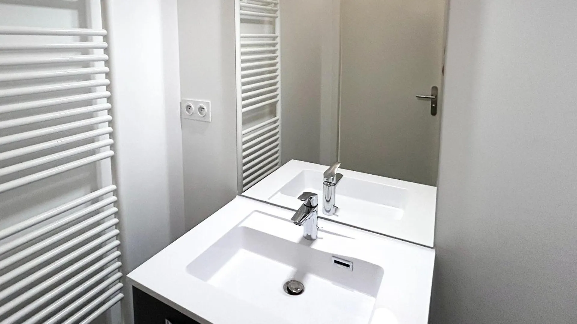 ברסט Appartement Moderne Avec Terrasse Et Vue Mer 0*,  צרפת