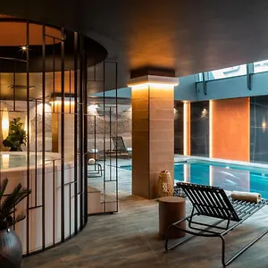 Le Continental Hotel